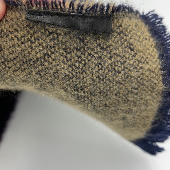 Scarf Wrap Fall Colors Fringed Ends Soft - Picture 4 of 8